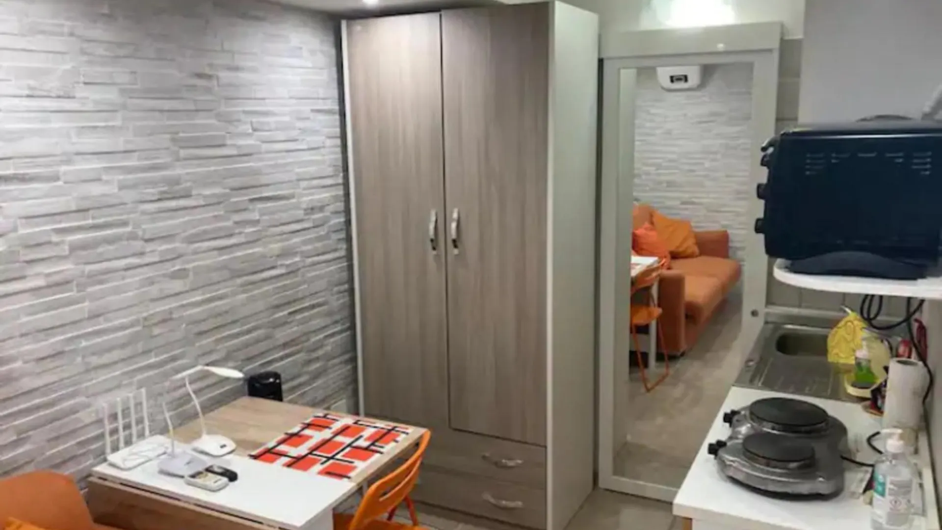 De Nittis Cozy House - 8 Min From Central Station Bari 0*,  Italy