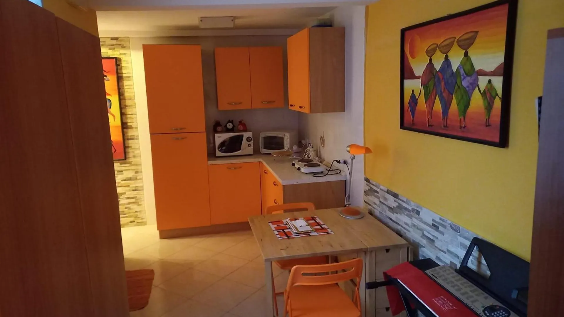 De Nittis Cozy House - 8 Min From Central Station Bari 0*,  Italy